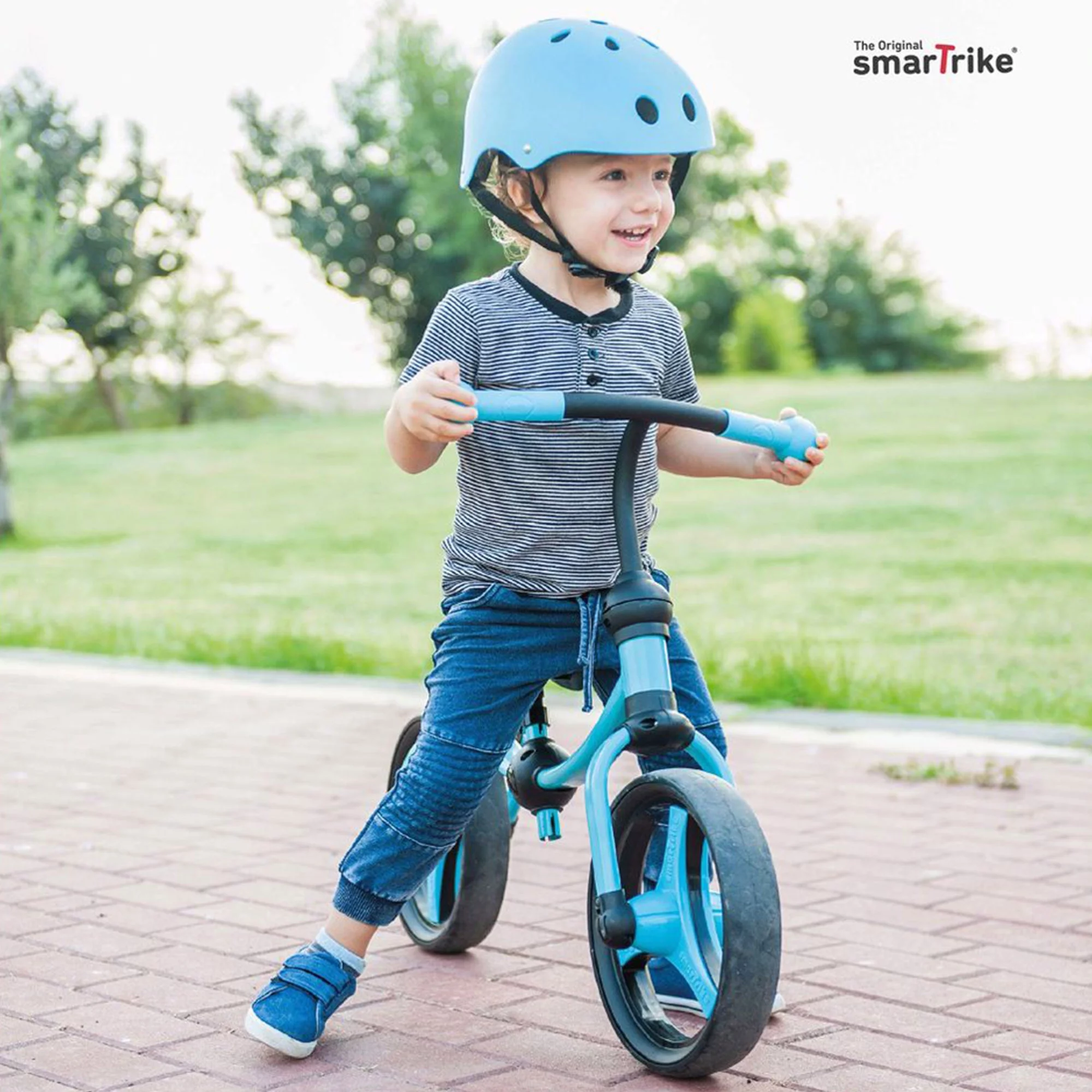 smarTrike Lightweight Adjustable Kids Running Bike 2 in 1 Balance Bike, Blue - Womvr