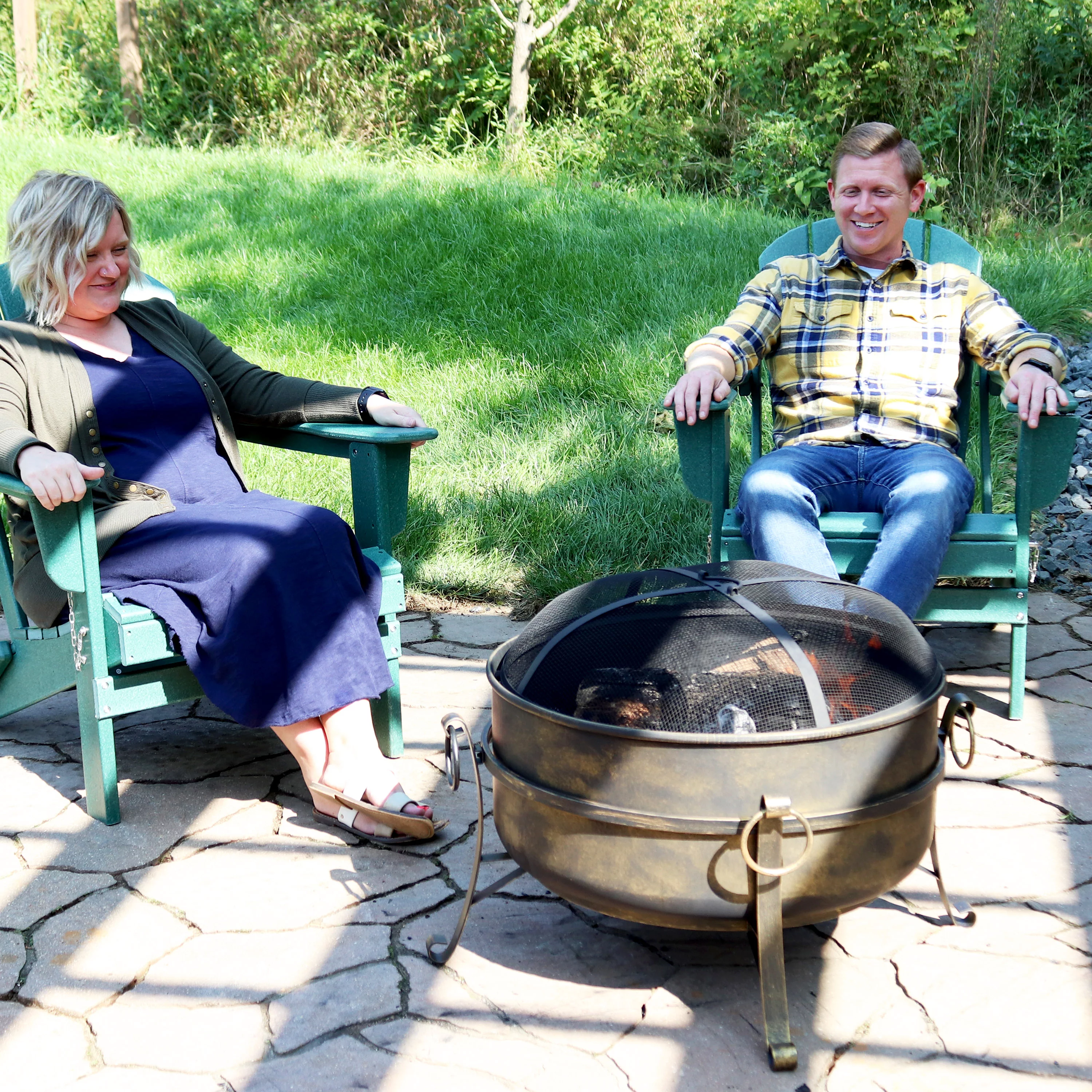 Sunnydaze Large Outdoor Cauldron Fire Pit with Spark Screen - 24