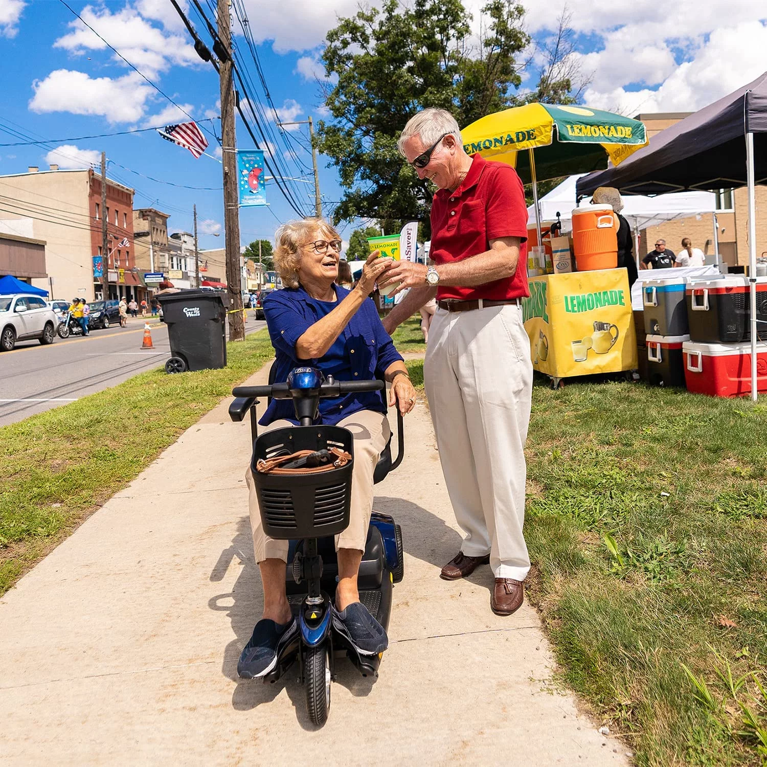 Pride Mobility Go-Go Elite Traveller 3-Wheel SC40E w/ 18 AH Mobility Scooter, Red - Womvr