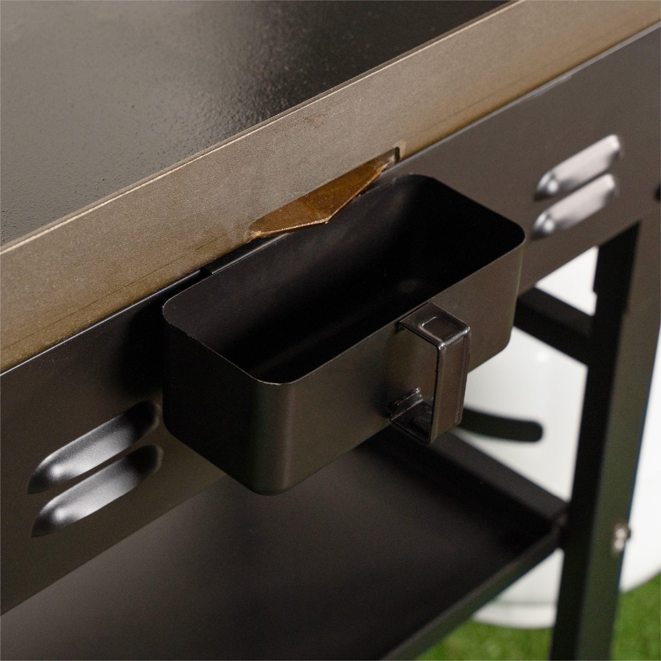 Blackstone Adventure Ready 2-Burner 28” Propane Griddle with Omnivore Griddle Plate - Womvr