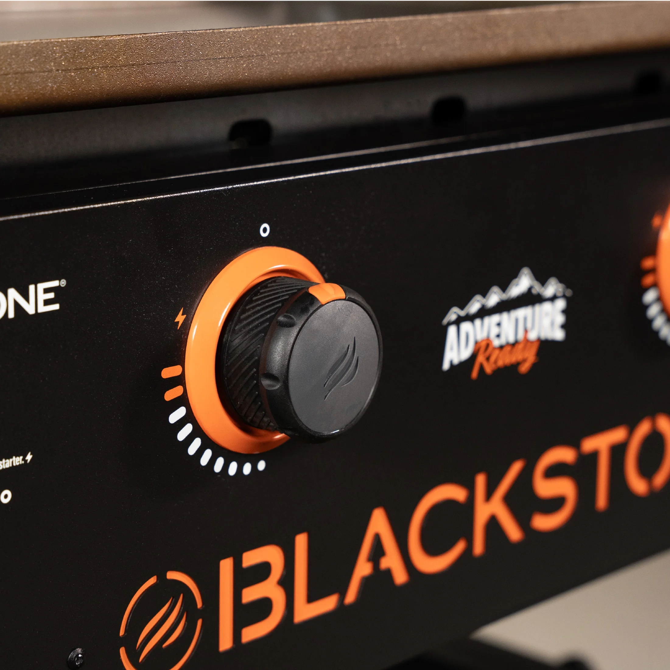 Blackstone Adventure Ready 2-Burner 28” Propane Griddle with Omnivore Griddle Plate - Womvr