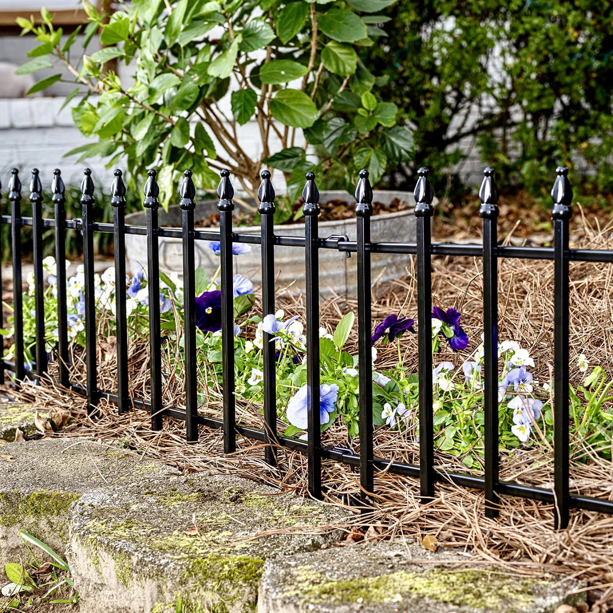 Expert Gardener Empire Black Powder Coated Steel Garden Border 22.5 inches W x 18 inches H - Womvr