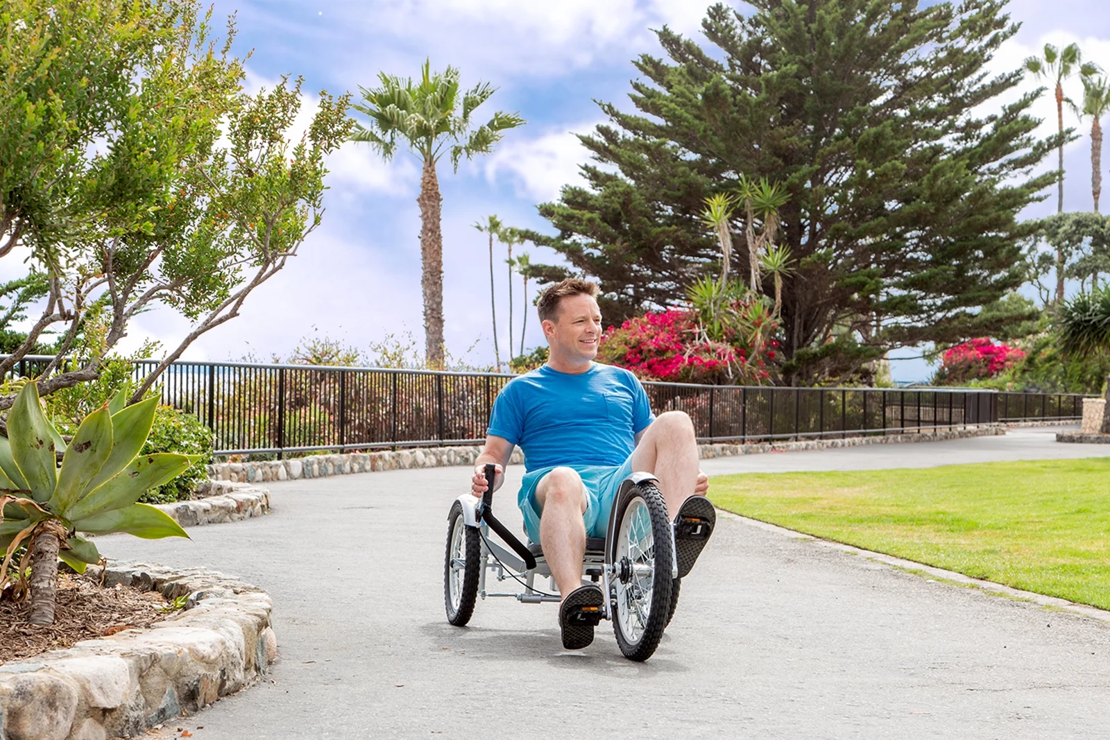 Mobo Triton Pro: The Ultimate 3-Wheeled Cruiser, Adult - Womvr