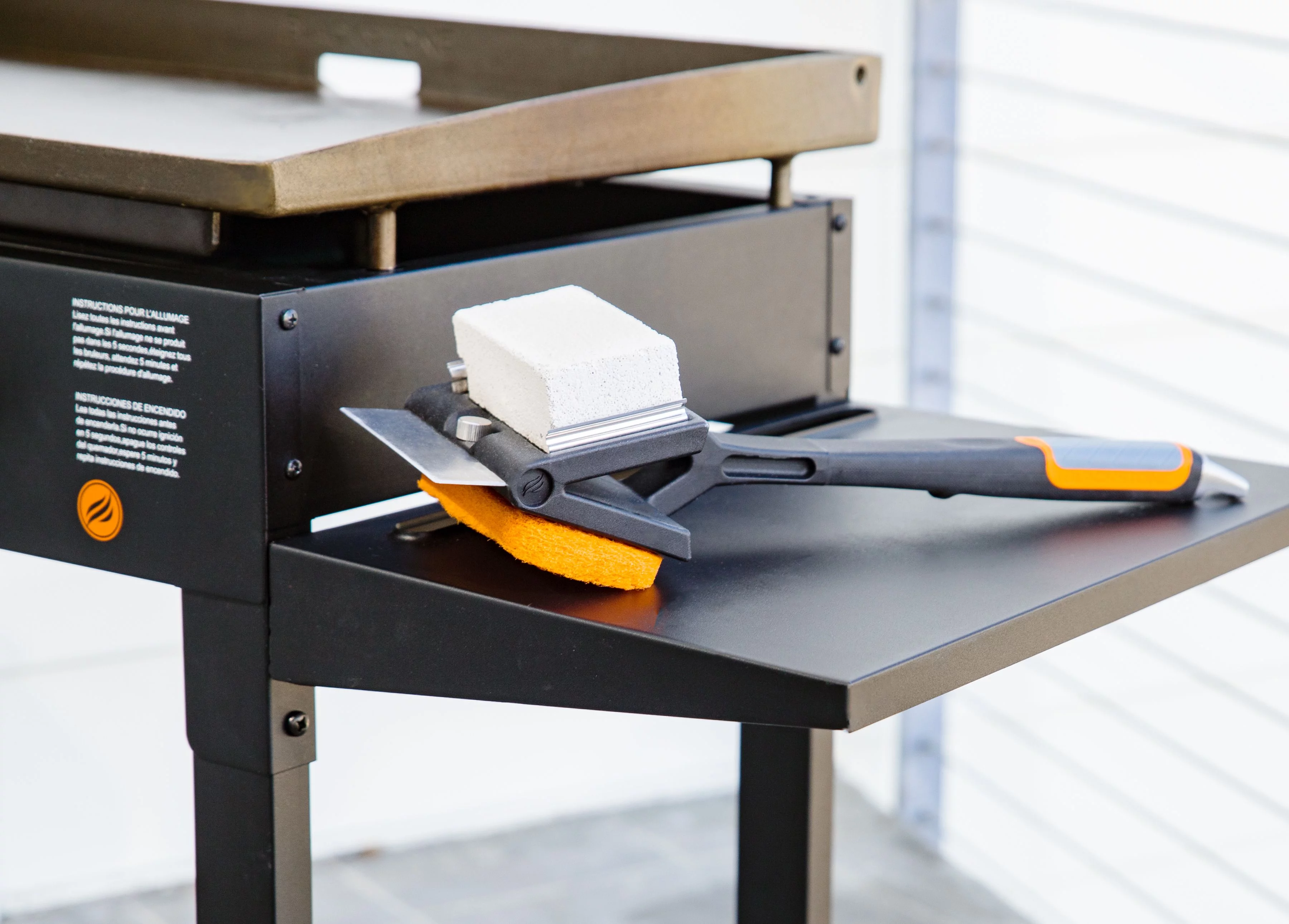 Blackstone Signature Series 3-in-1 Griddle Cleaning Tool - Womvr