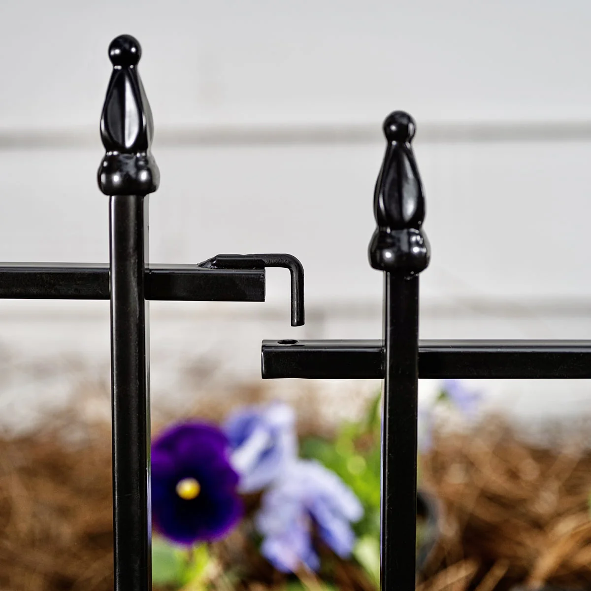 Expert Gardener Empire Black Powder Coated Steel Garden Border 22.5 inches W x 18 inches H - Womvr