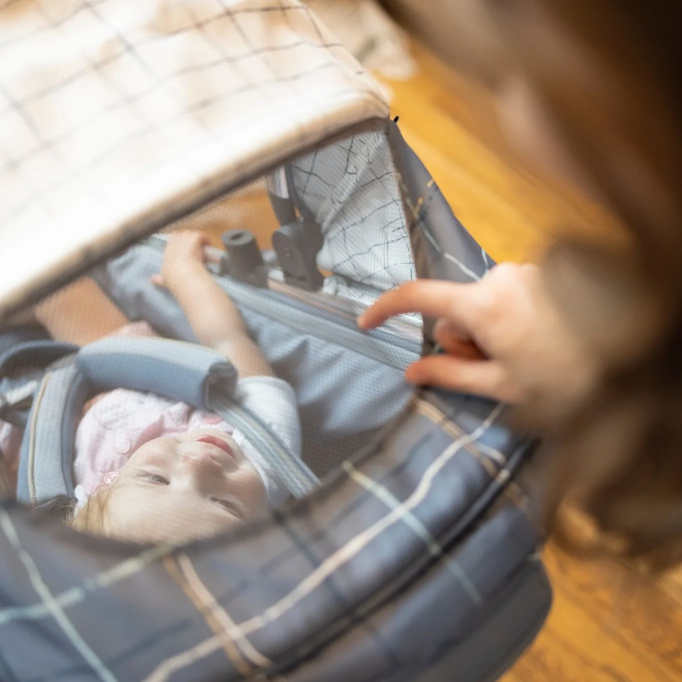 Monbebe 6-in-1 Modular Travel System, Plaid - Womvr