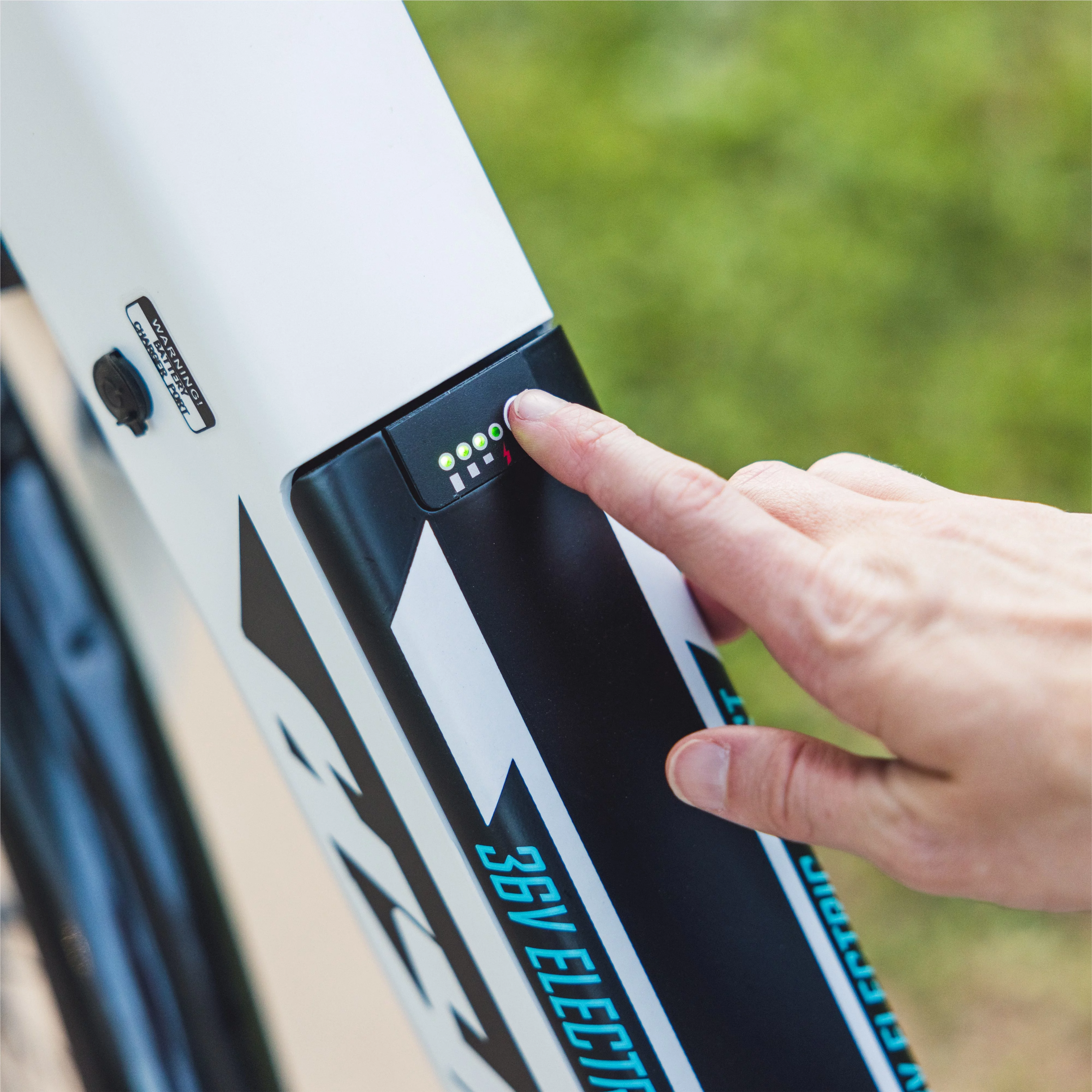 Hyper Bicycles 36V 700C Commuter Electric Bike for Adults, Pedal-Assist, 250W Mid-Drive E-Bike Motor, Matte White - Womvr