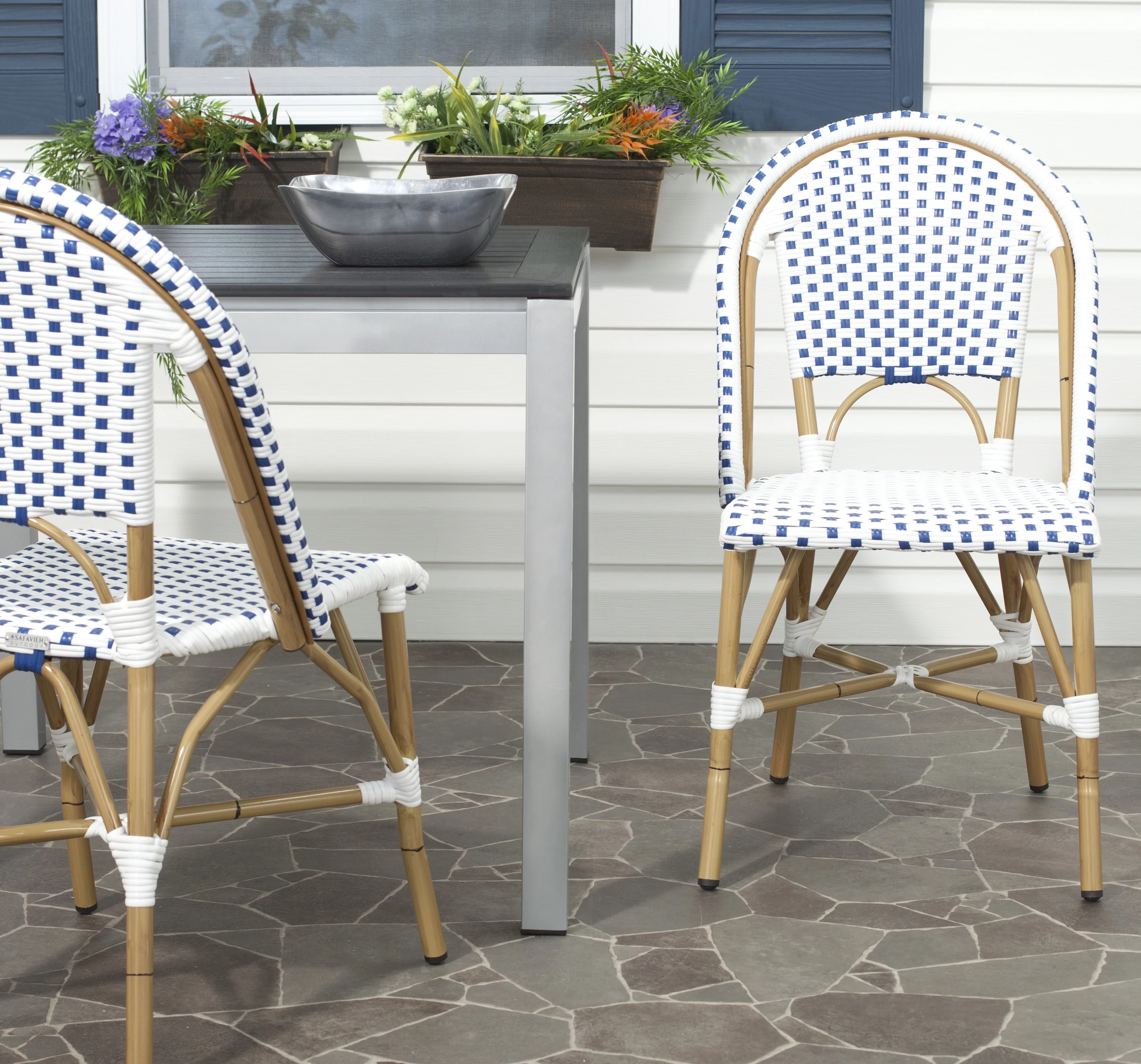 SAFAVIEH Salcha Outdoor French Bistro Side Chair, Blue/White, Set of 2 - Womvr