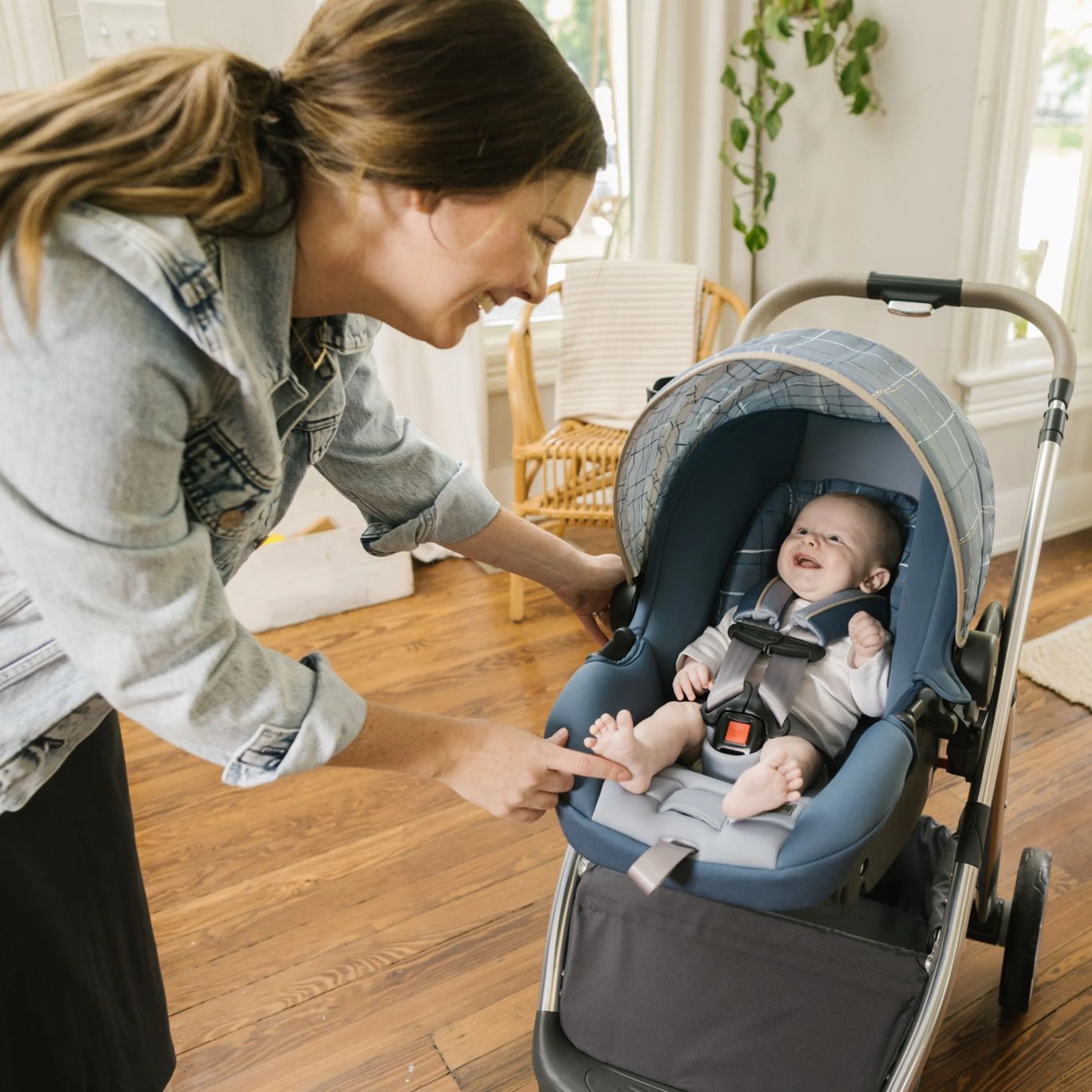 Monbebe 6-in-1 Modular Travel System, Plaid - Womvr