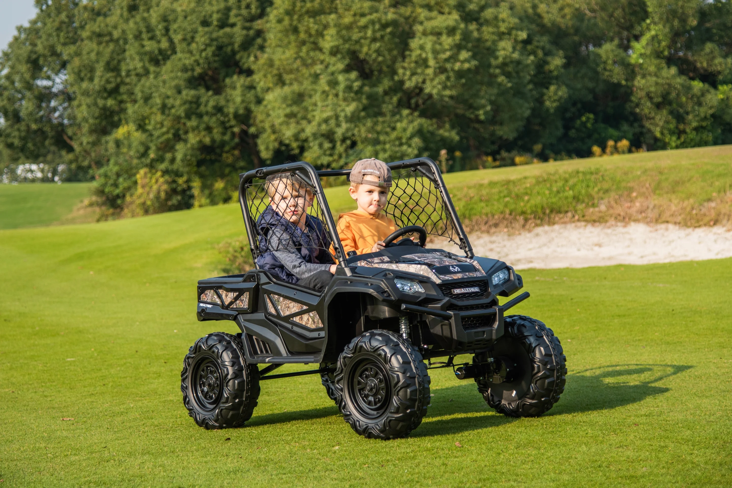 Realtree XD UTV 24V battery-operated ride-on with remote, MP3,USB for Kids 3+ years - Womvr