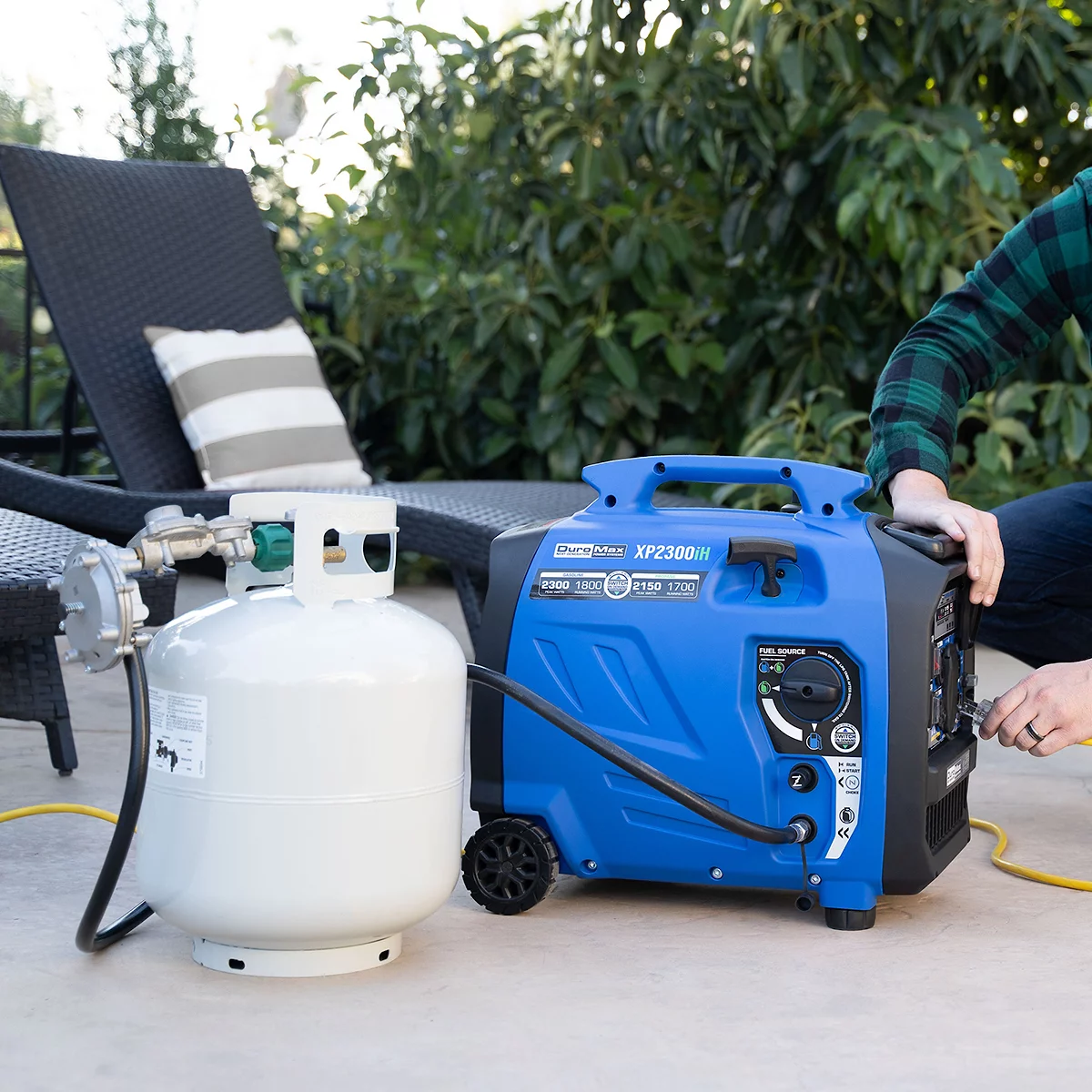 DuroMax XP2300iH 2,300 Watt Portable Dual Fuel Inverter Generator with CO Alert - Womvr