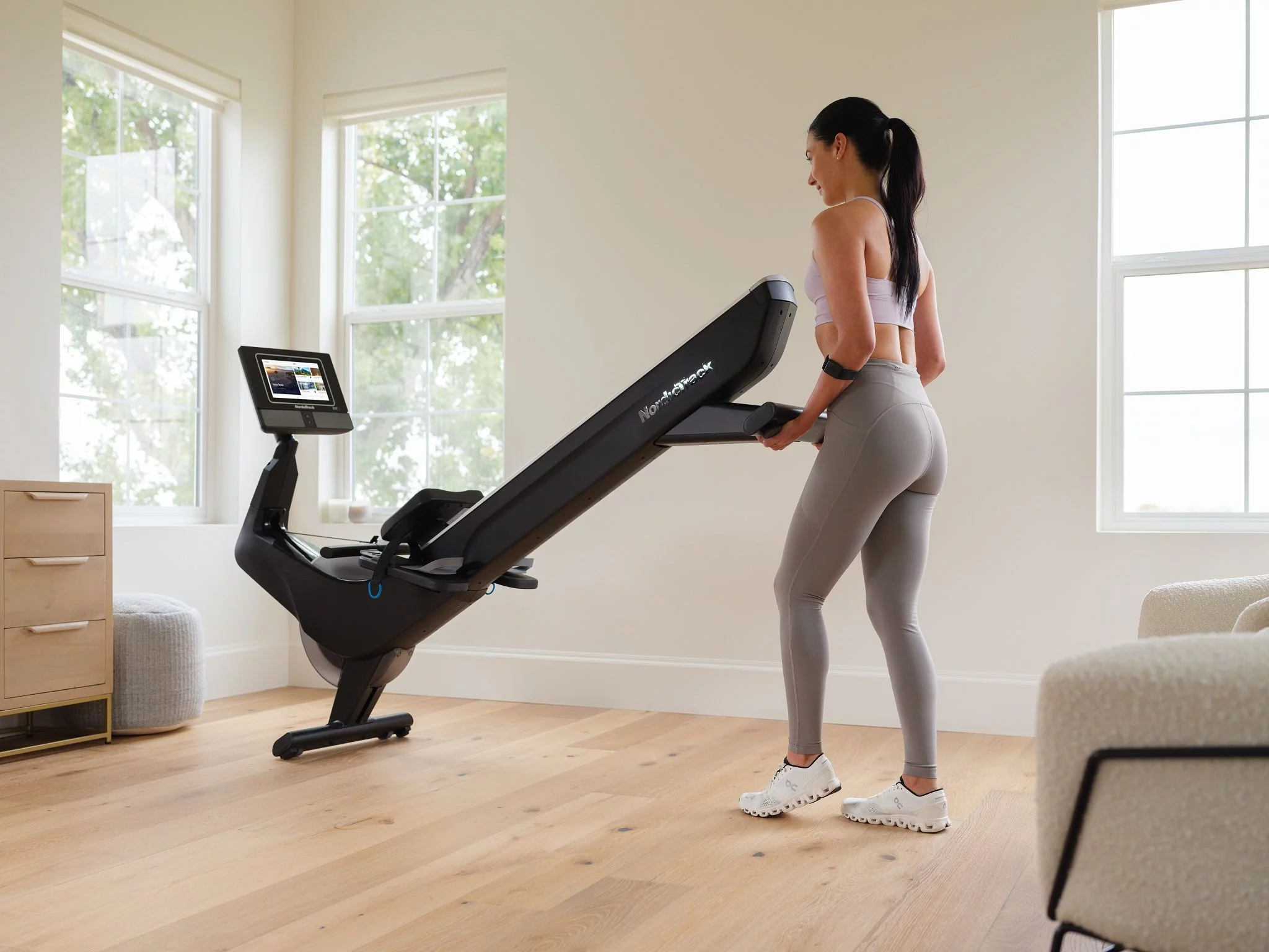 NordicTrack RW700; iFIT-enabled Rower with 10” Pivoting Touchscreen - Womvr