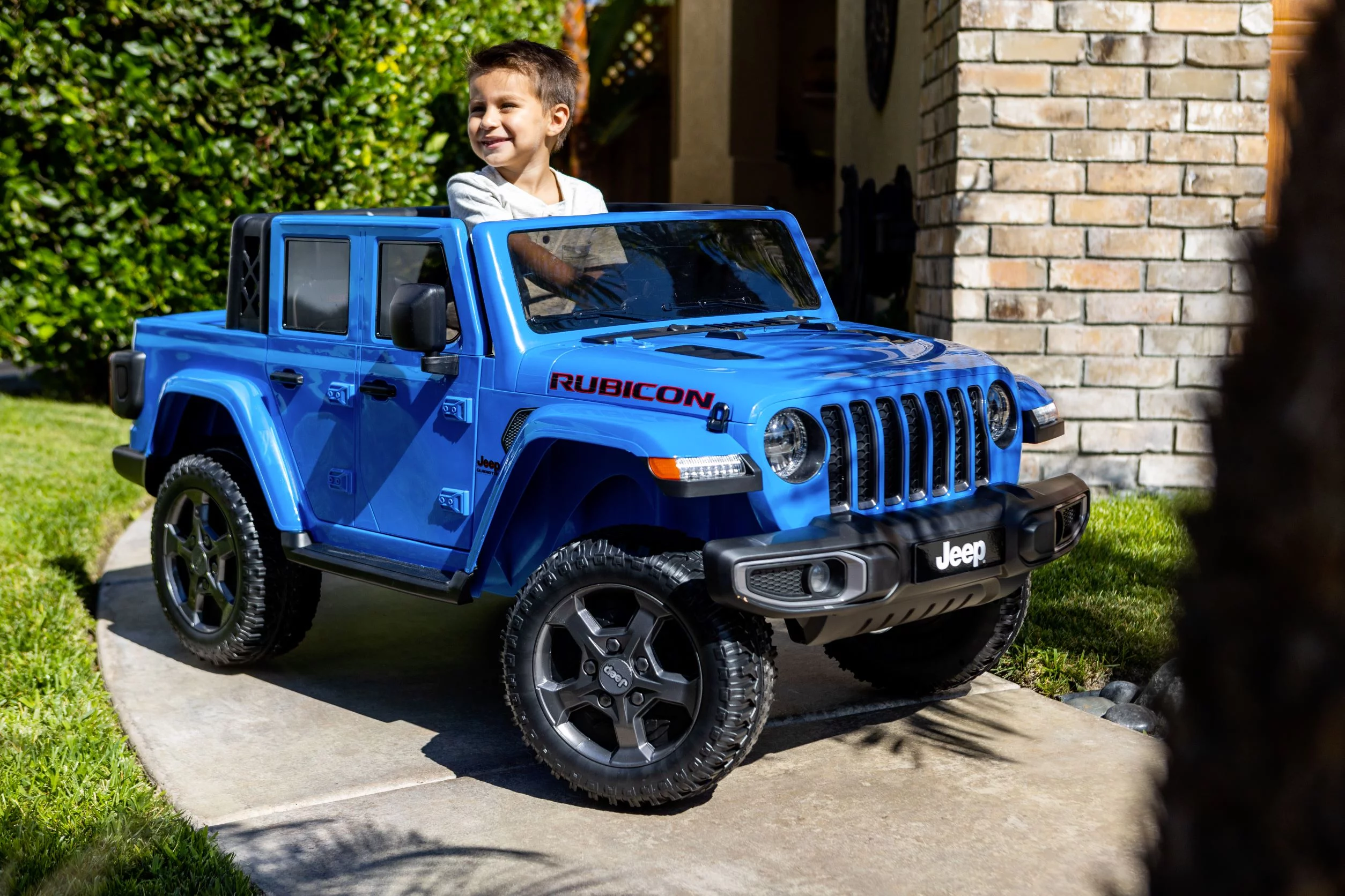 12V Jeep Gladiator Battery Powered Ride-on by Hyper Toys, Grey, for a Child Ages 3-8 - Womvr