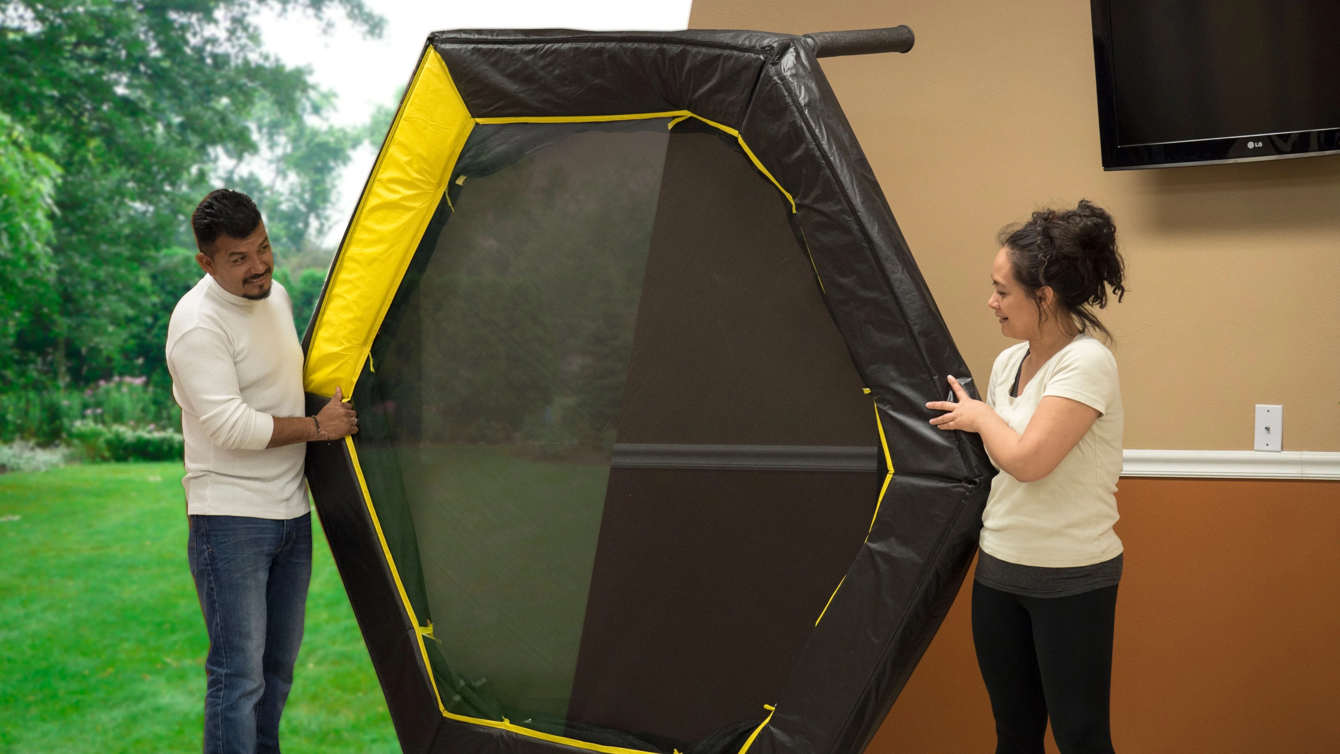 JumpKing 7.5-Foot Trampoline, with Enclosure, Black/Yellow - Womvr