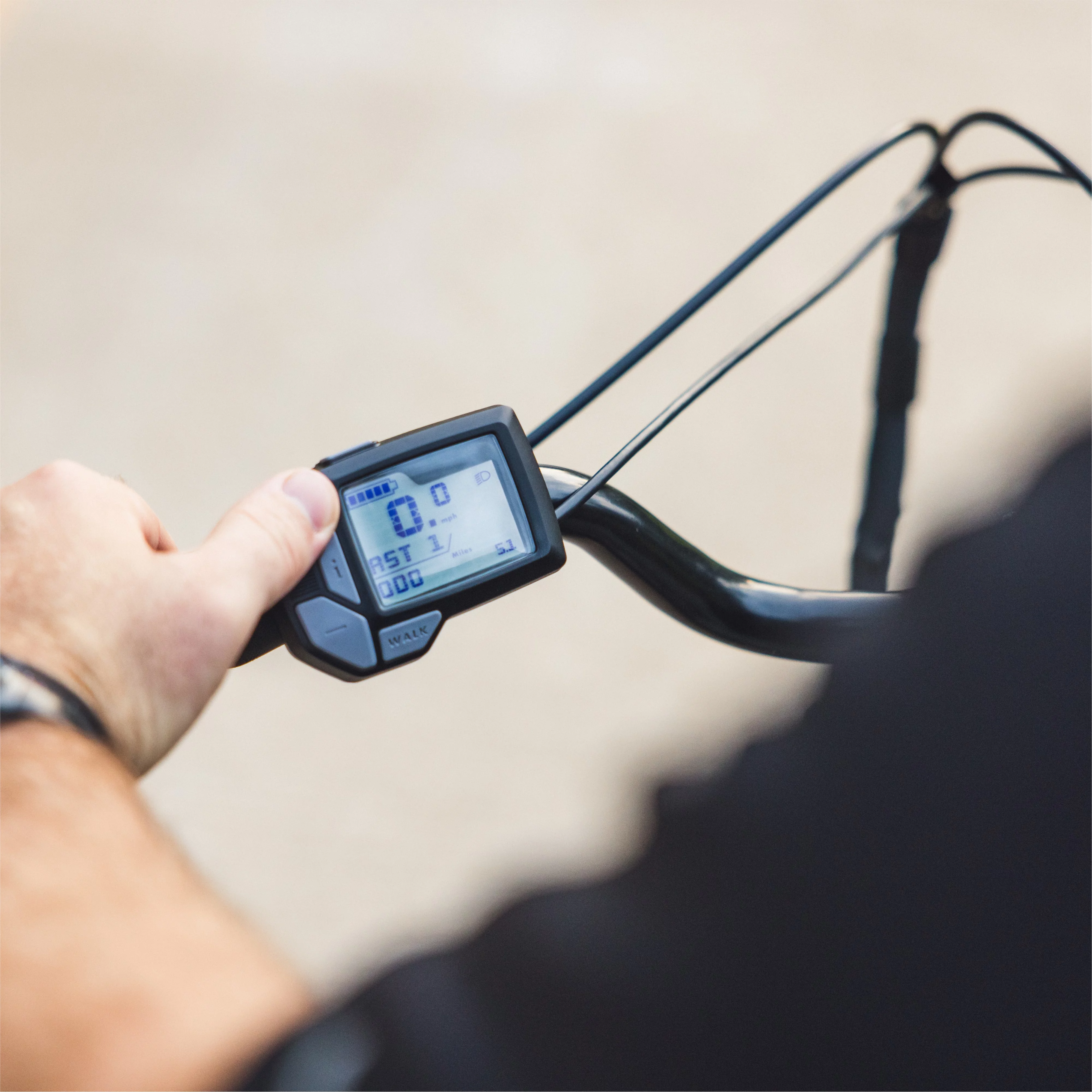 Hyper Bicycles 36V 700C Commuter Electric Bike for Adults, Pedal-Assist, 250W Mid-Drive E-Bike Motor, Matte White - Womvr