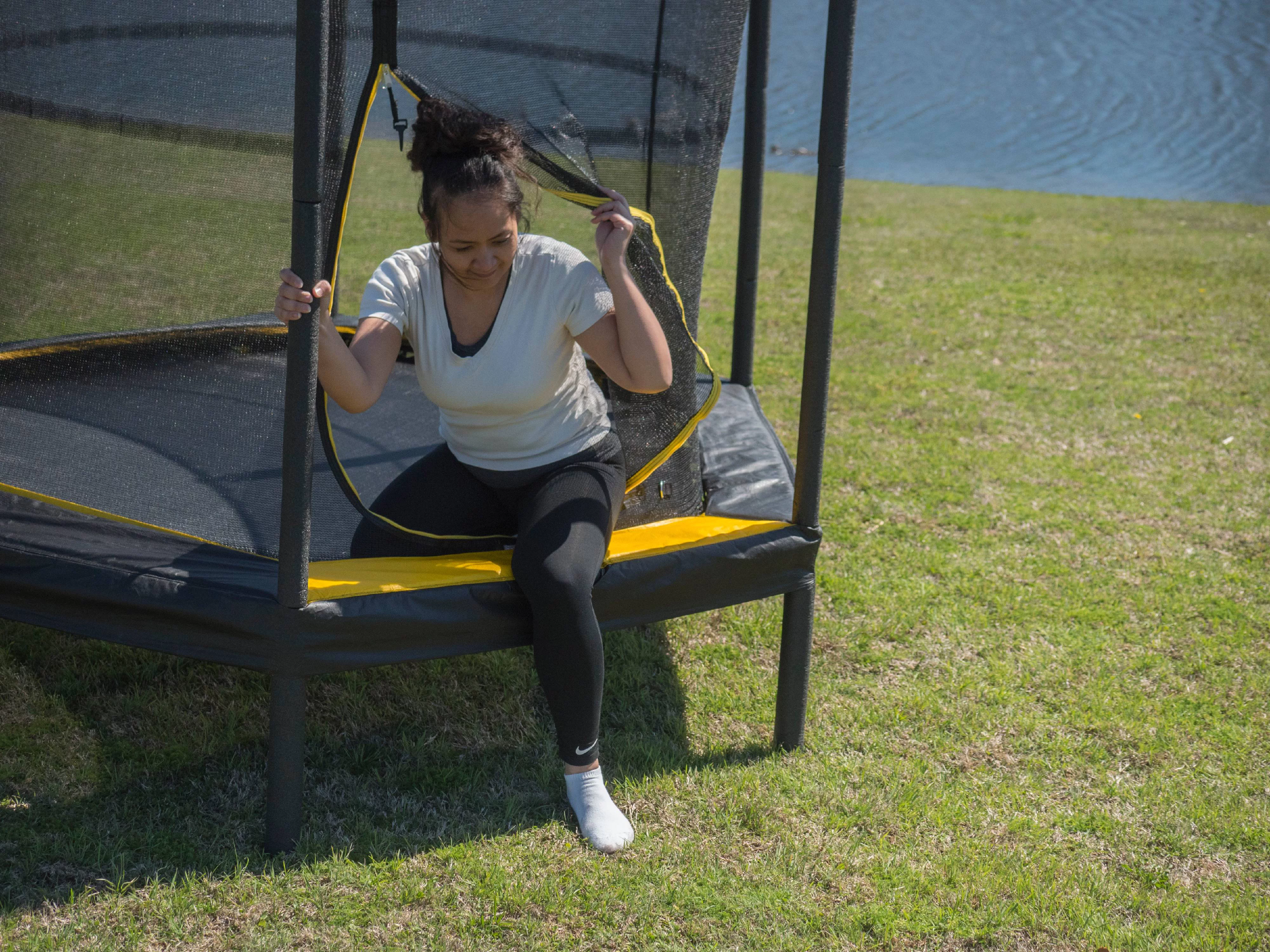 JumpKing 7.5-Foot Trampoline, with Enclosure, Black/Yellow - Womvr