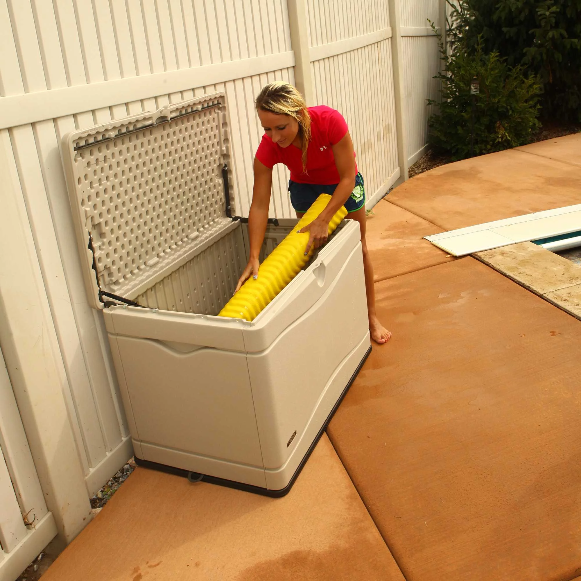 Lifetime Heavy-Duty 80 Gallon Plastic Deck Box, Beige - Womvr