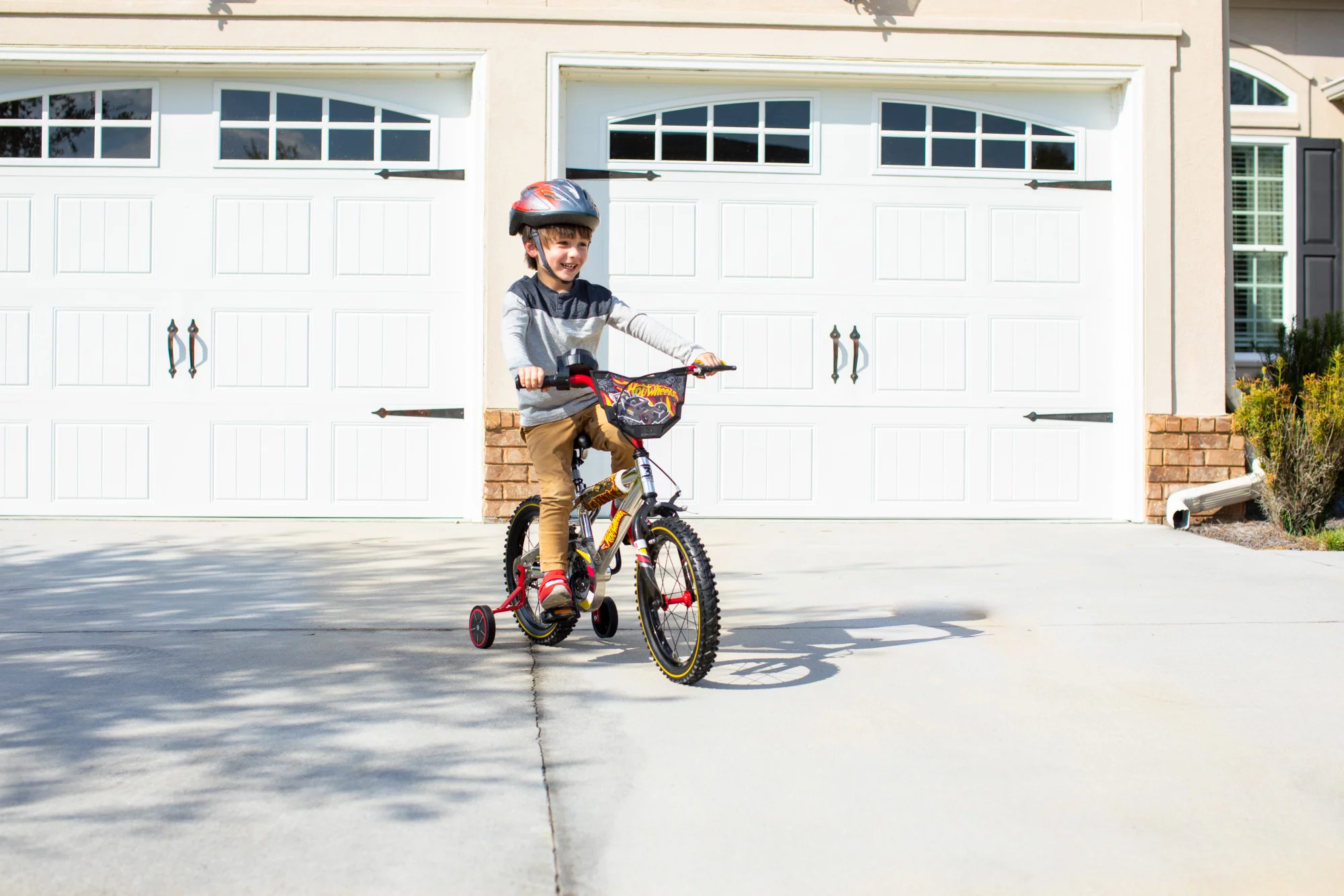 Dynacraft Hot Wheels 16-Inch BMX Bike For Age 5-7 Years - Womvr