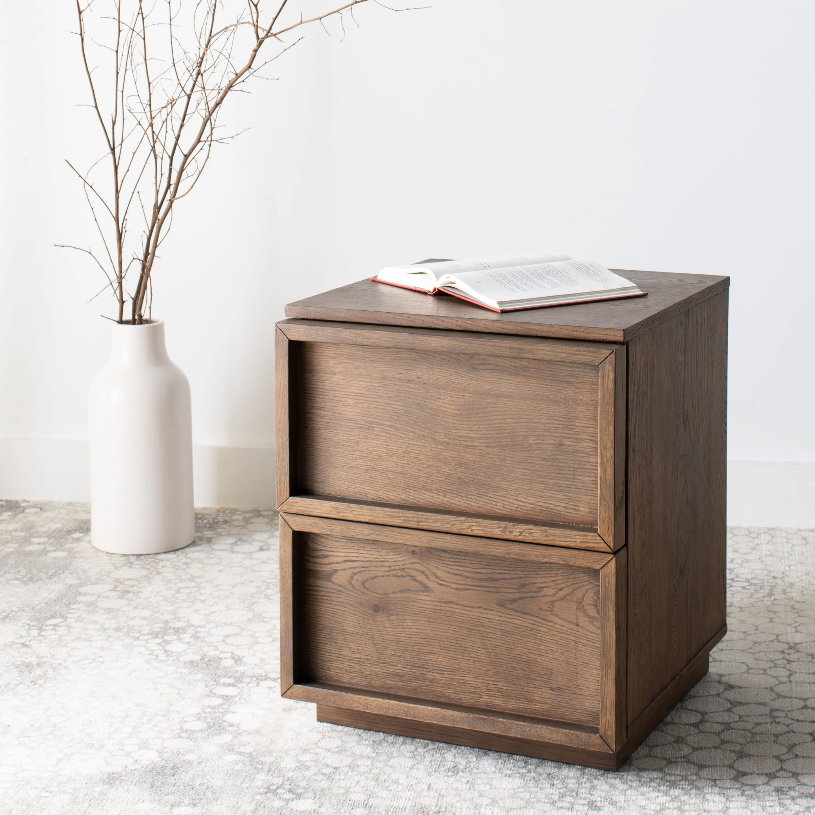 SAFAVIEH Couture Zeus Rustic Nightstand with 2 Drawers. Medium Oak - Womvr