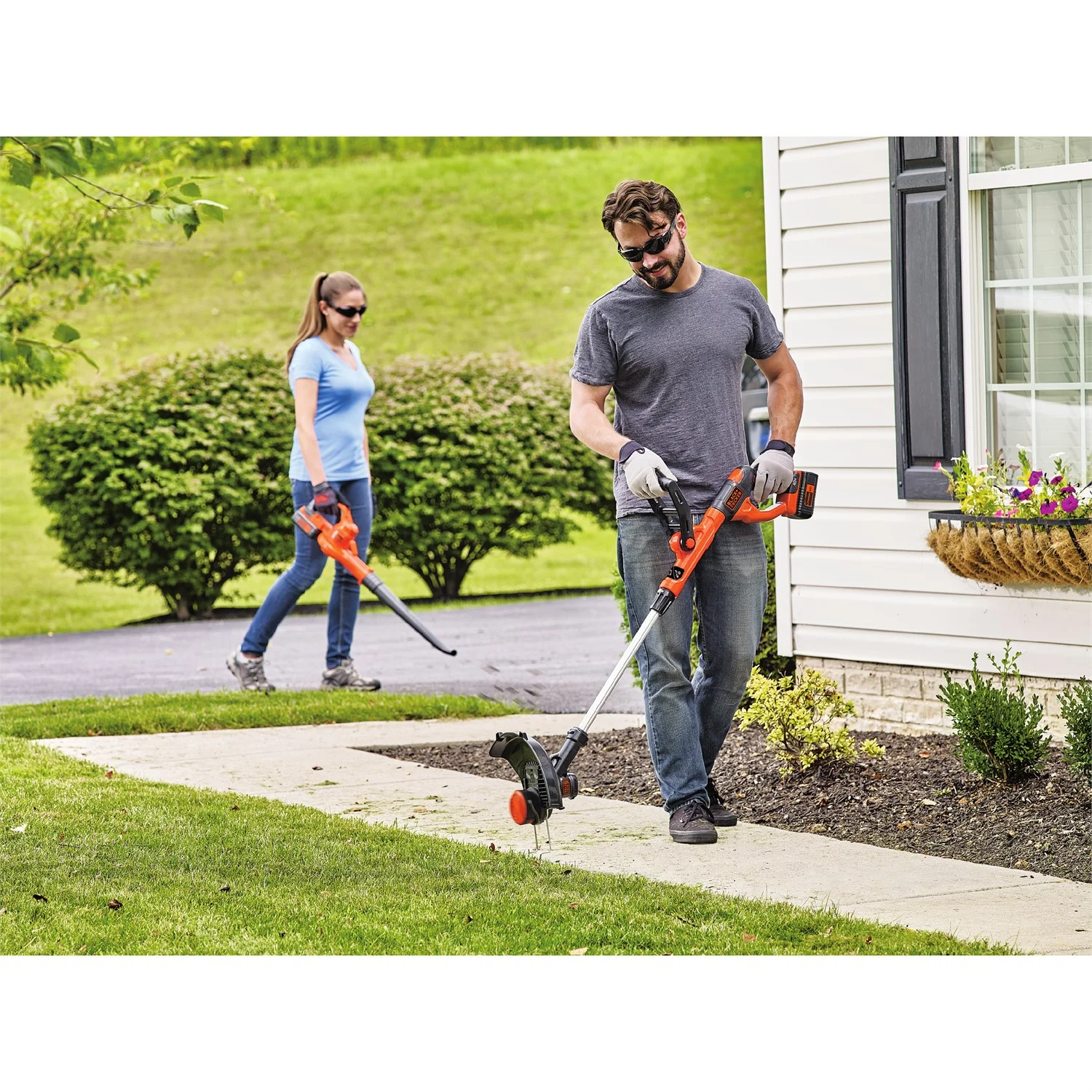 BLACK+DECKER LCC340C 40V MAX* Lithium-Ion Cordless String Trimmer & Sweeper Combo Kit - Womvr