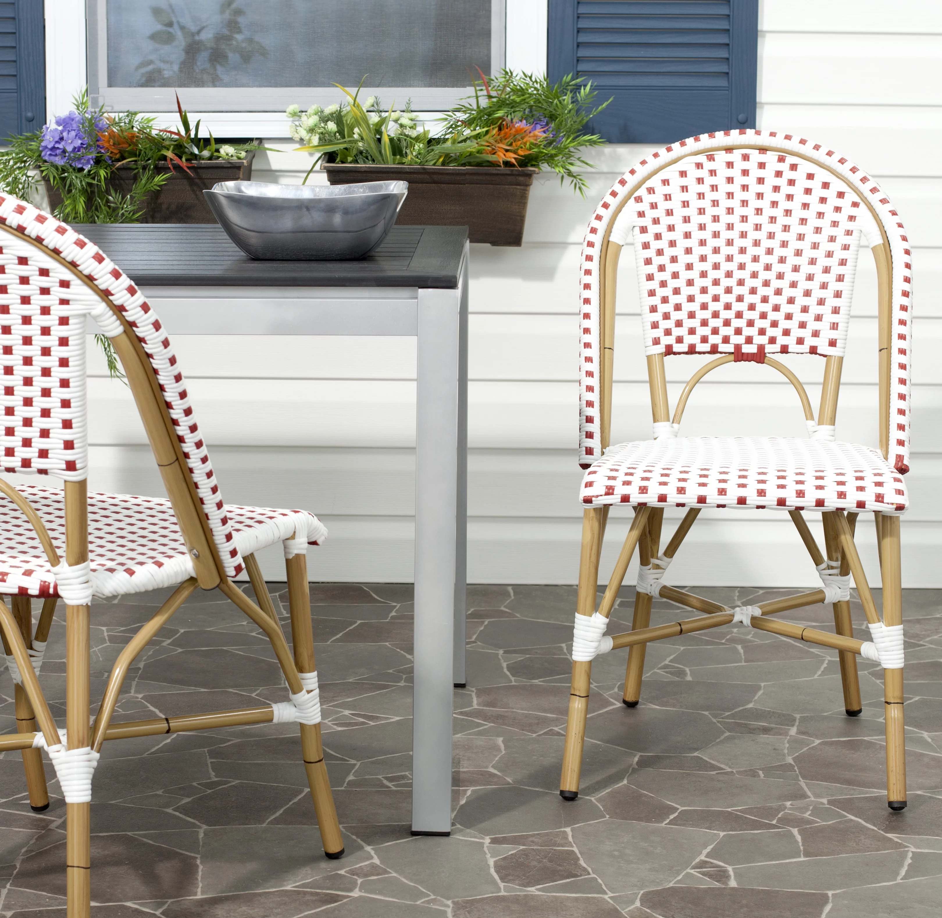 SAFAVIEH Salcha Outdoor French Bistro Side Chair, Blue/White, Set of 2 - Womvr