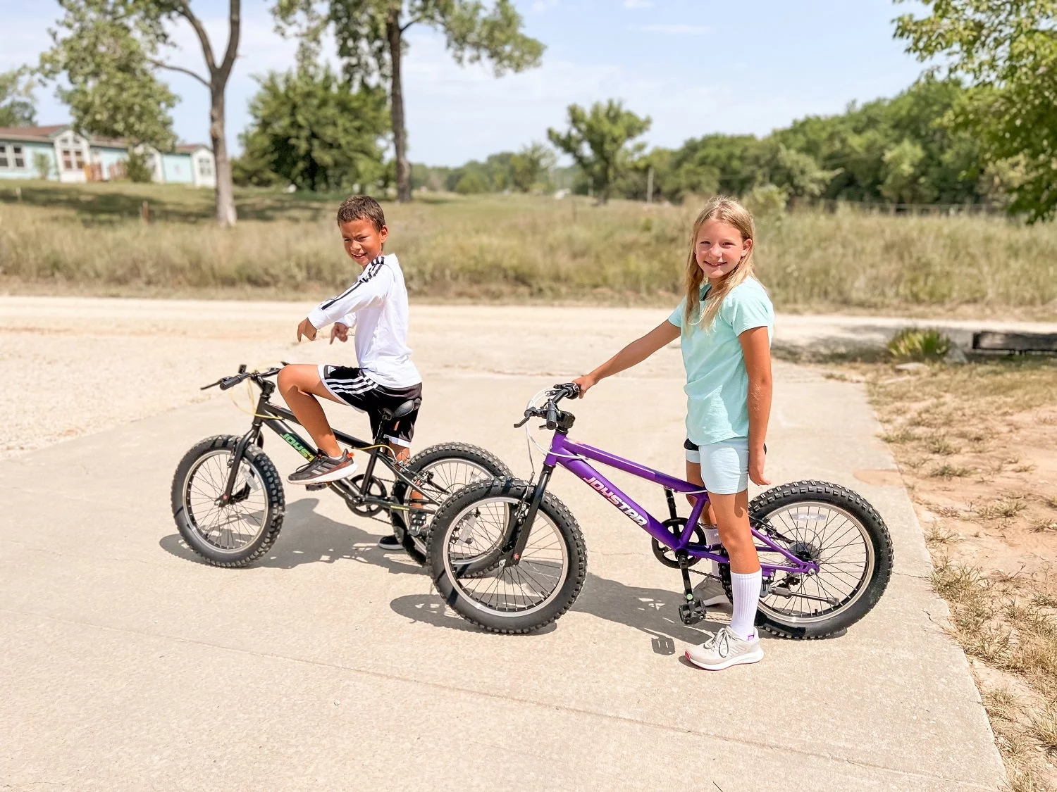 JOYSTAR 20 Inch Mountain Bike for Kids Ages 7-12 Year Old, 3-Inch Wide Knobby Tires, 7 Speed Shimano Drivetrain, Disc Brakes, Fat Tire Kids Bicycles for Boys Girls - Womvr
