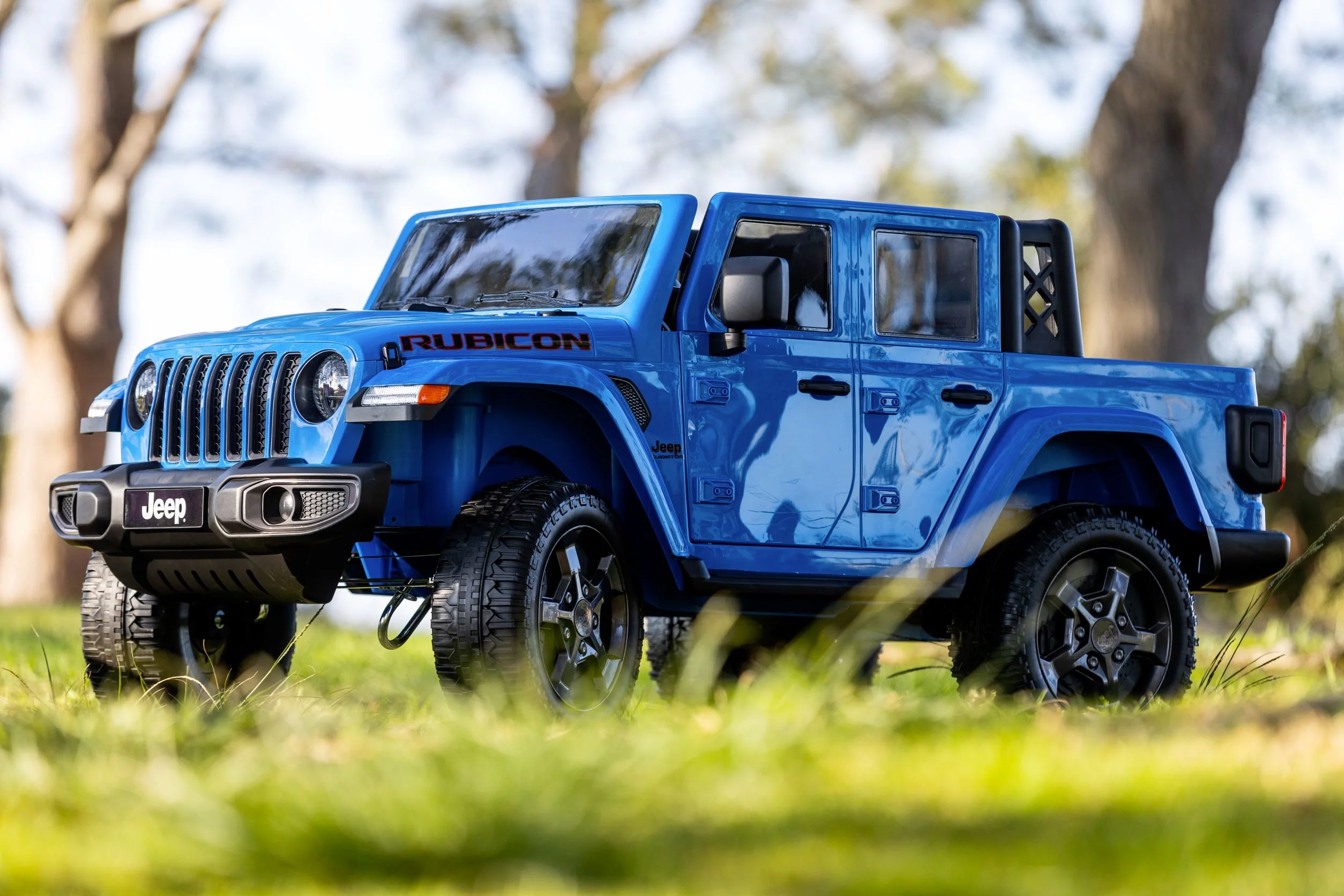 12V Jeep Gladiator Battery Powered Ride-on by Hyper Toys, Grey, for a Child Ages 3-8 - Womvr