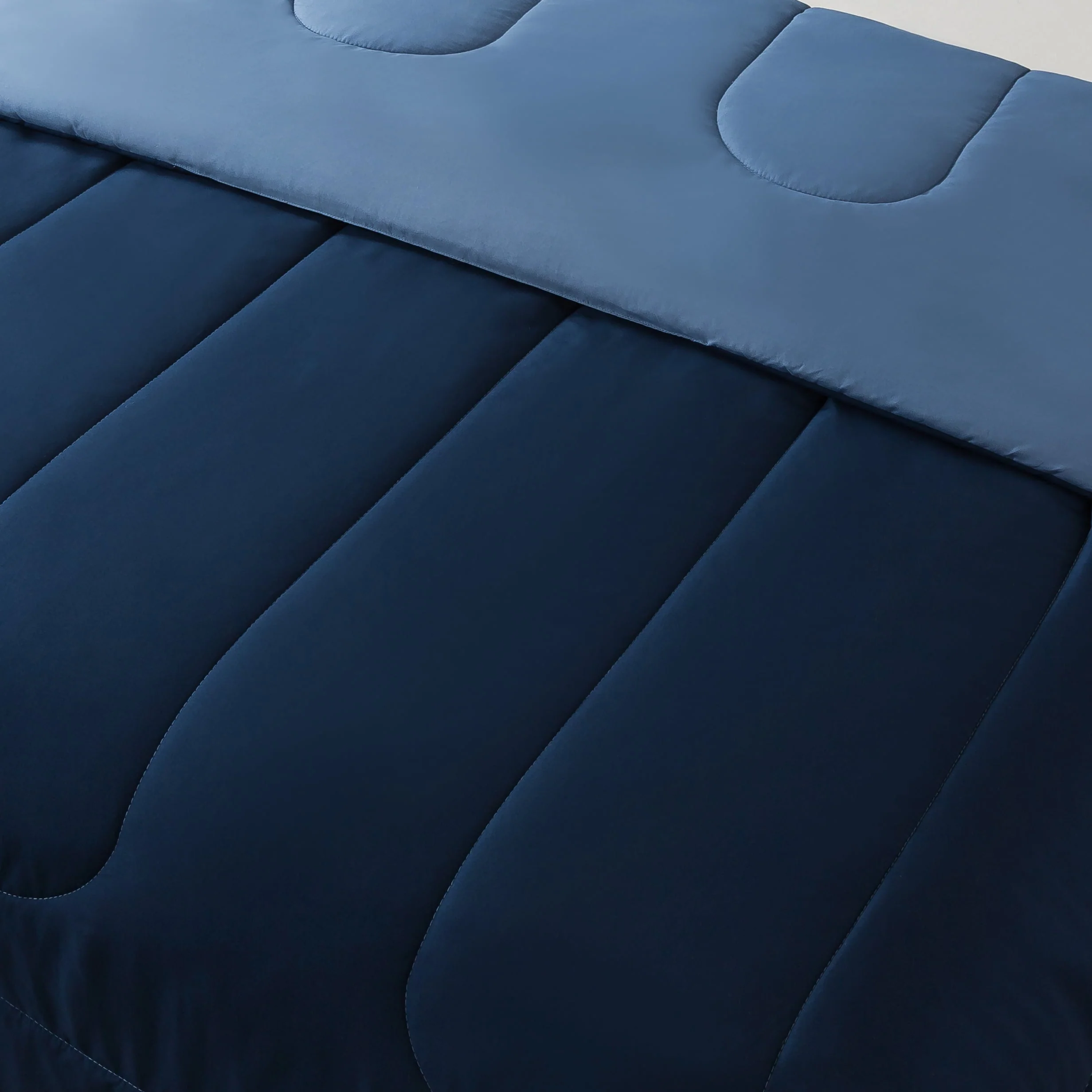 Mainstays Reversible Microfiber Comforter, Navy, Twin/Twin XL, Adult, Unisex - Womvr