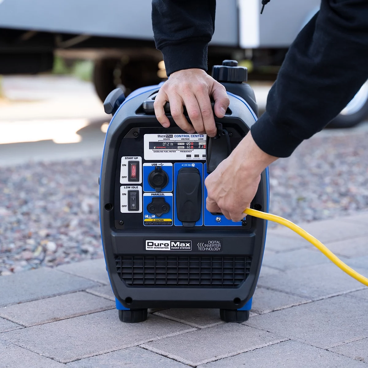 DuroMax XP2300iH 2,300 Watt Portable Dual Fuel Inverter Generator with CO Alert - Womvr