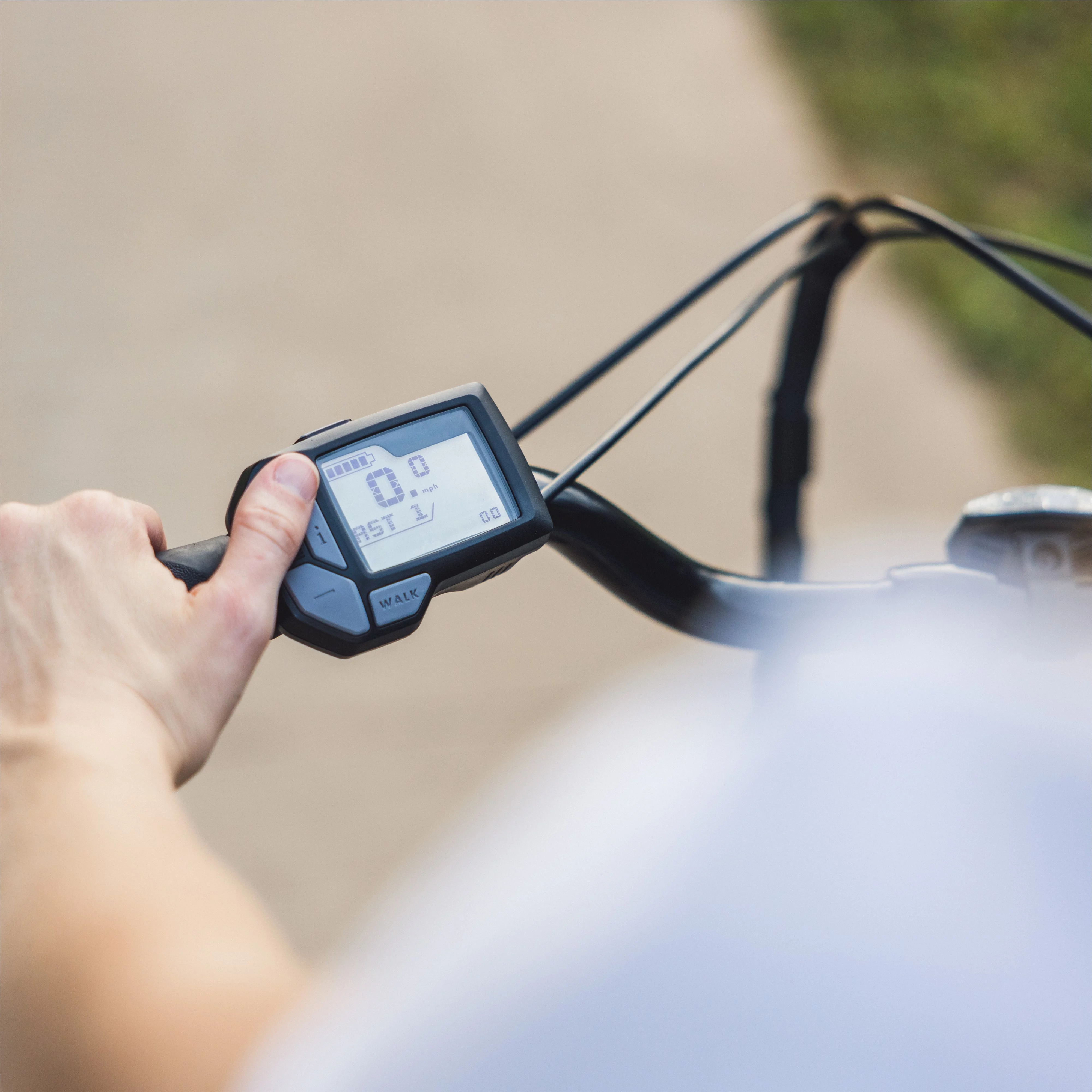 Hyper Bicycles 36V 700C Commuter Electric Bike for Adults, Pedal-Assist, 250W Mid-Drive E-Bike Motor, Matte White - Womvr