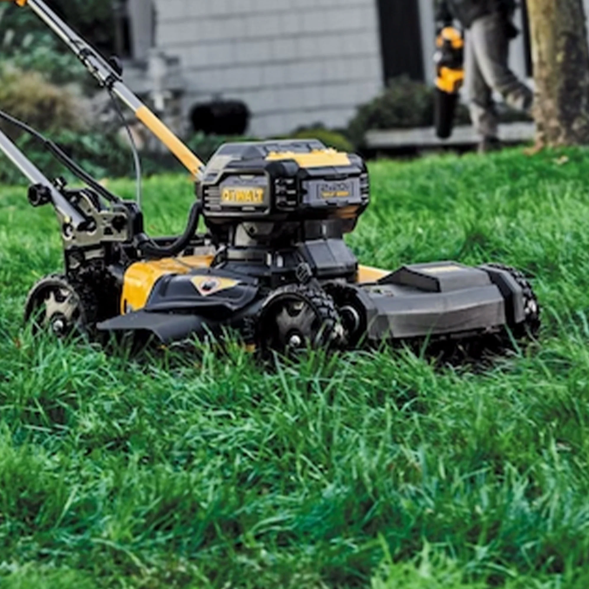 DEWALT 20V MAX Self Propelled 21.5 Inch Automatic Brushless Lawn Mower - Womvr