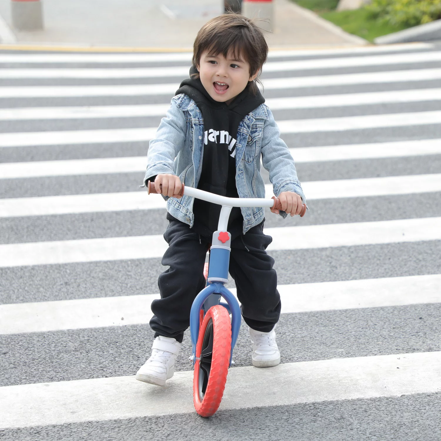 Kumji Balance Bike for 2-6 years Old Kids, 11'' Cute Balance Trainer, No Pedal Bikes for Kids , Training Bike, Adjustable Height Carbon Steel & PE Tires - Womvr
