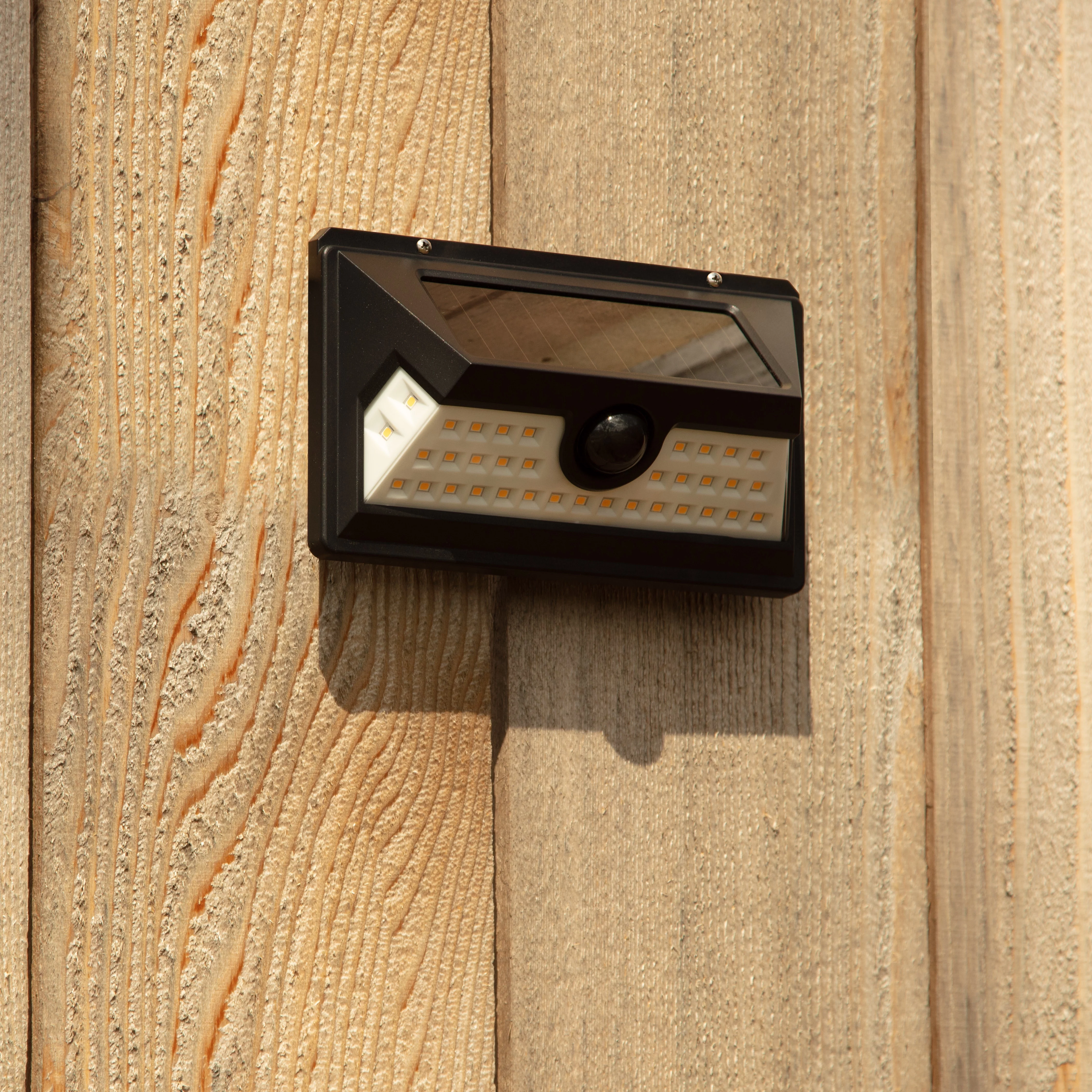 Hyper Tough Solar Outdoor Motion LED Security Light with Linkable Technology, 800 Lumens, 2 Pack - Womvr