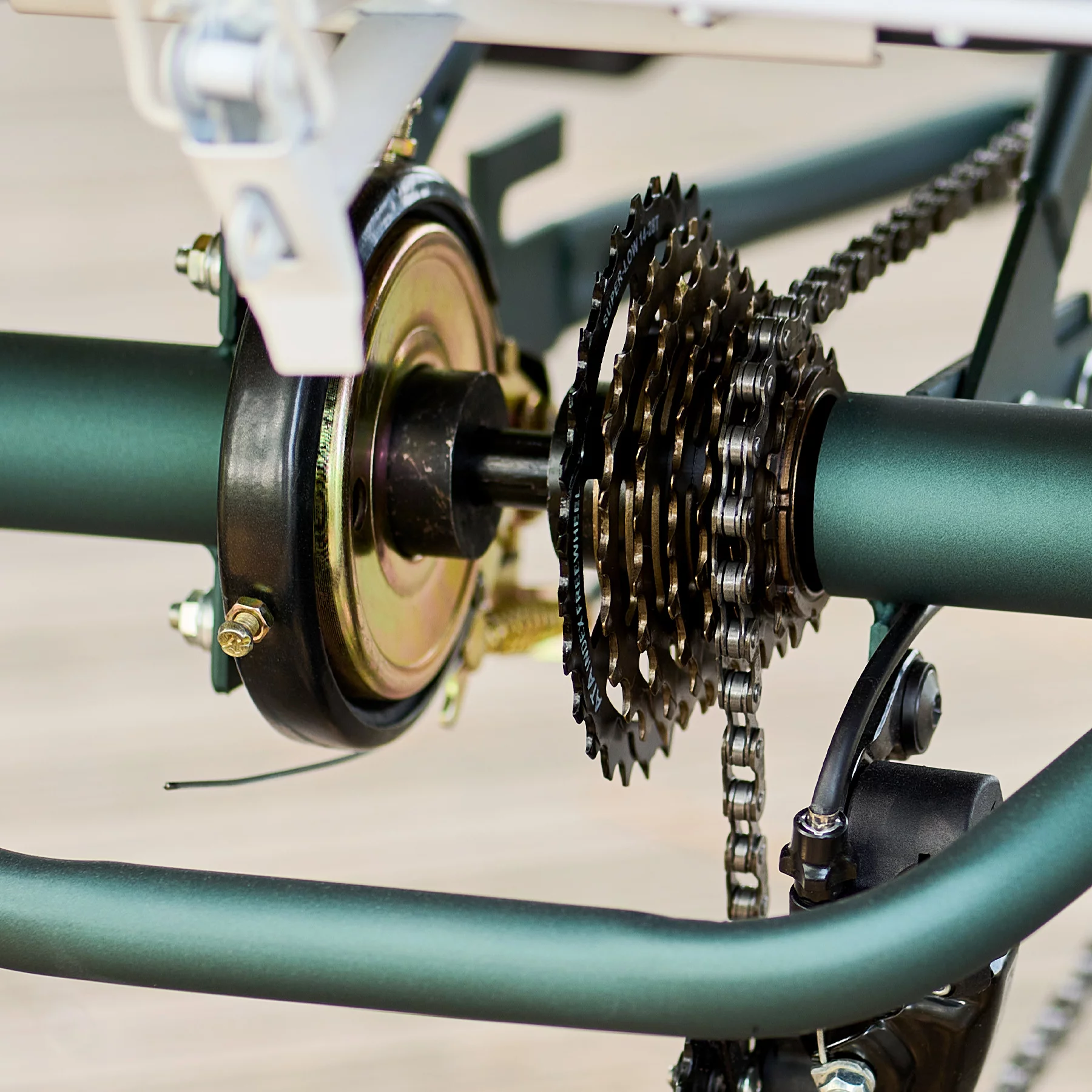 VIRIBUS 24 Inch Adult Trike 7 Speed Bike w Adjustable Seat 2 Baskets Matte Gray - Womvr