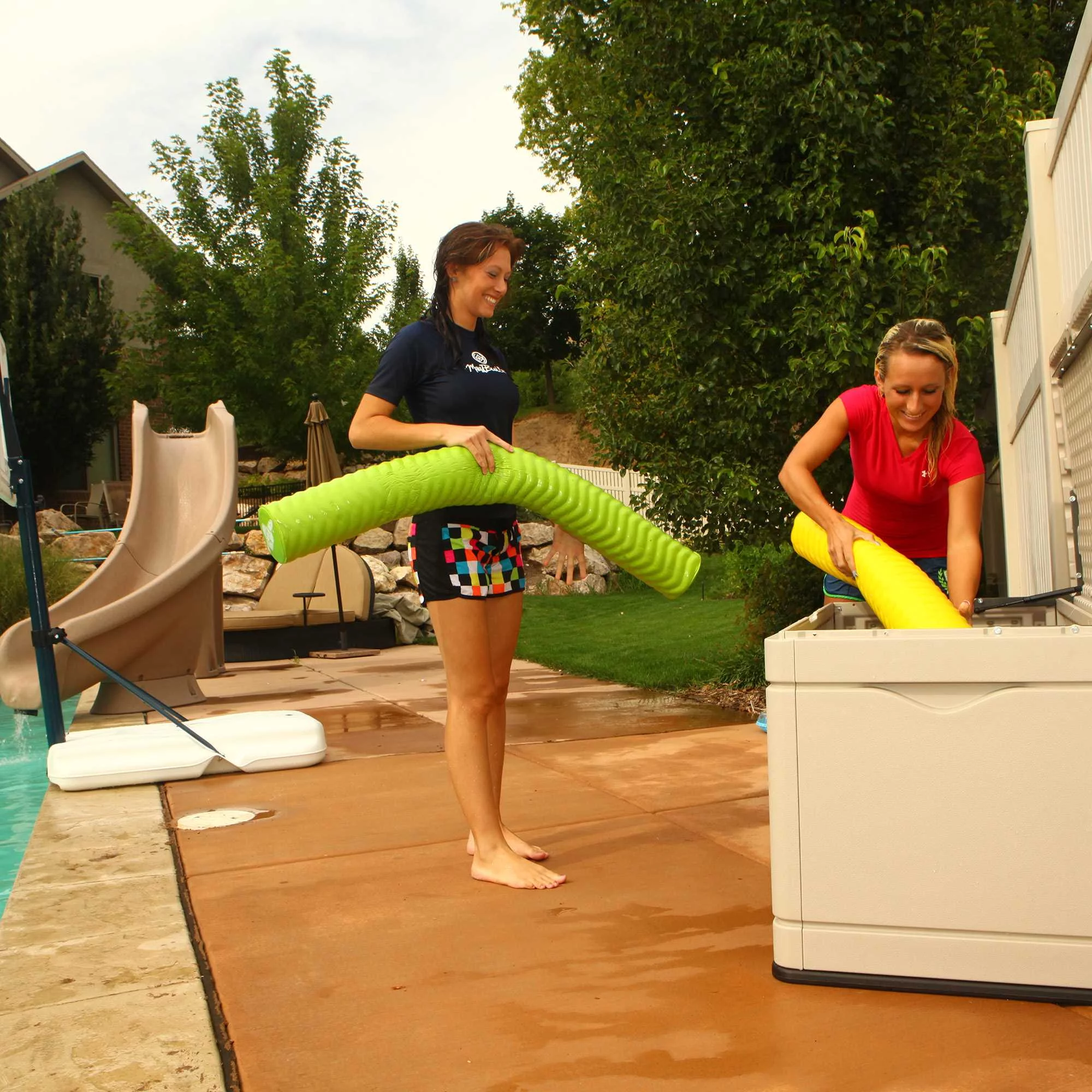 Lifetime Heavy-Duty 80 Gallon Plastic Deck Box, Beige - Womvr