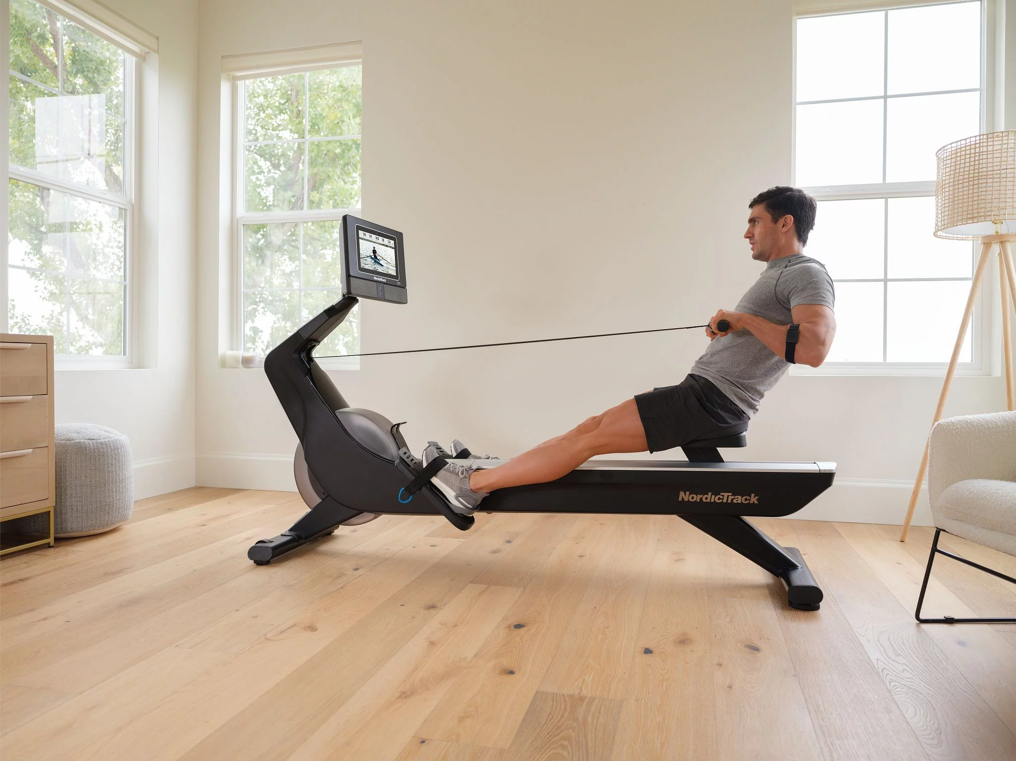 NordicTrack RW700; iFIT-enabled Rower with 10” Pivoting Touchscreen - Womvr