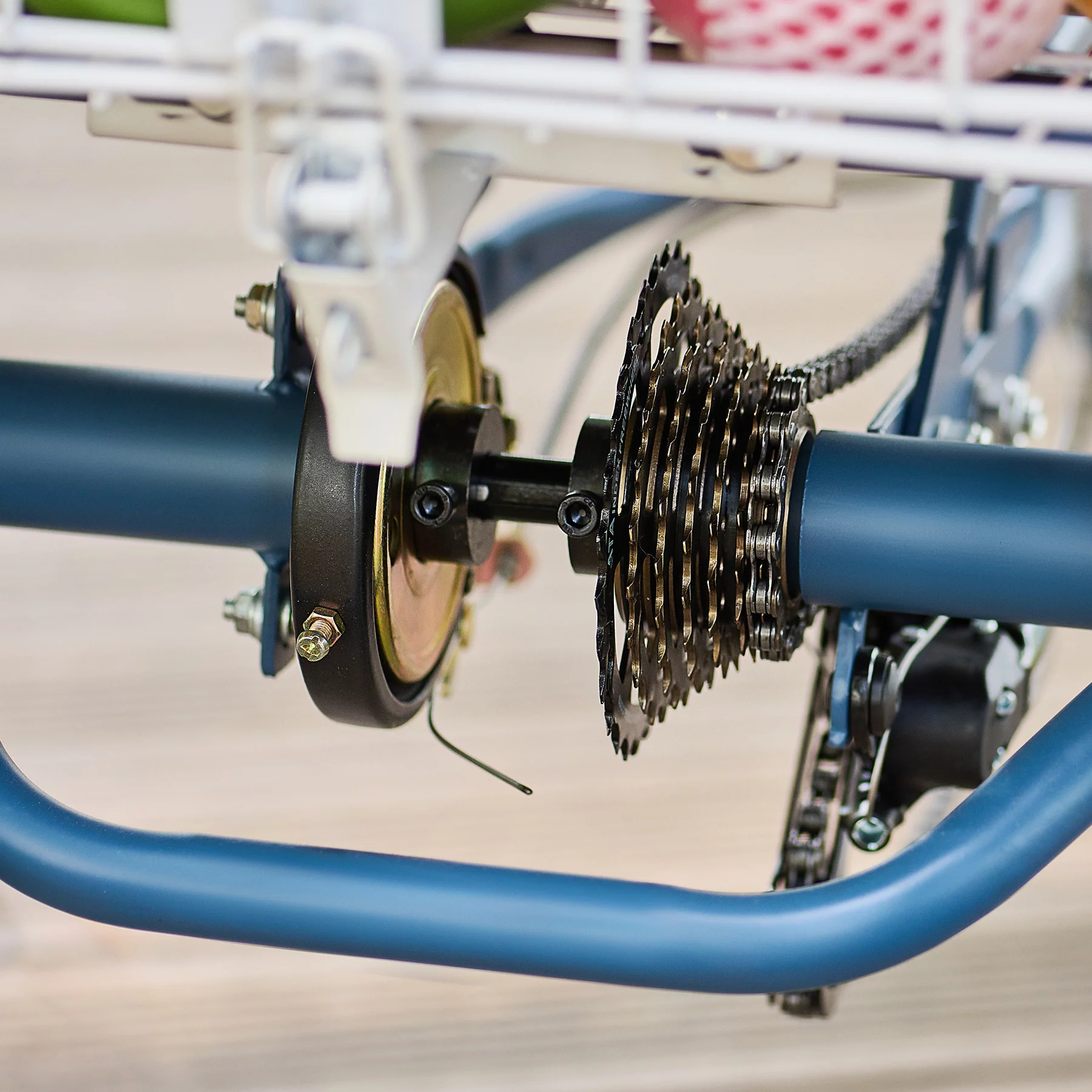 VIRIBUS 24 Inch Adult Trike 7 Speed Bike w Adjustable Seat 2 Baskets Matte Gray - Womvr