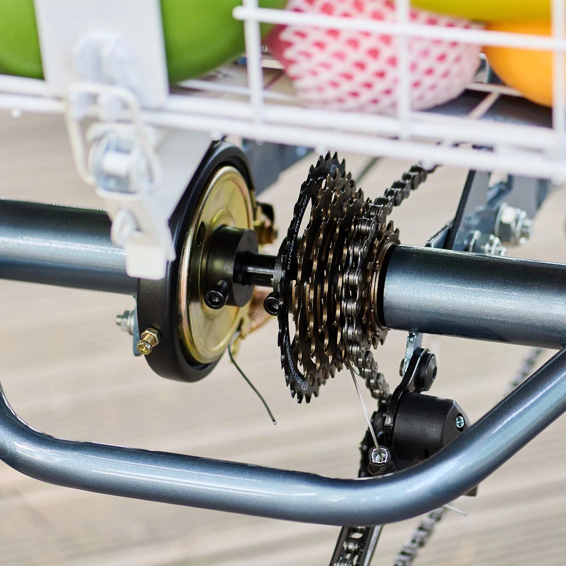 VIRIBUS 24 Inch Adult Trike 7 Speed Bike w Adjustable Seat 2 Baskets Matte Gray - Womvr