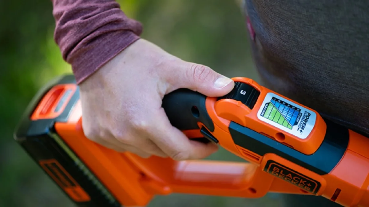 BLACK+DECKER LST136 40V MAX* Lithium High Performance String Trimmer with Power Command - Womvr